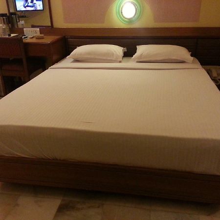 Hotel Ashray International, Sion - Near Bkc Mumbai Exteriör bild