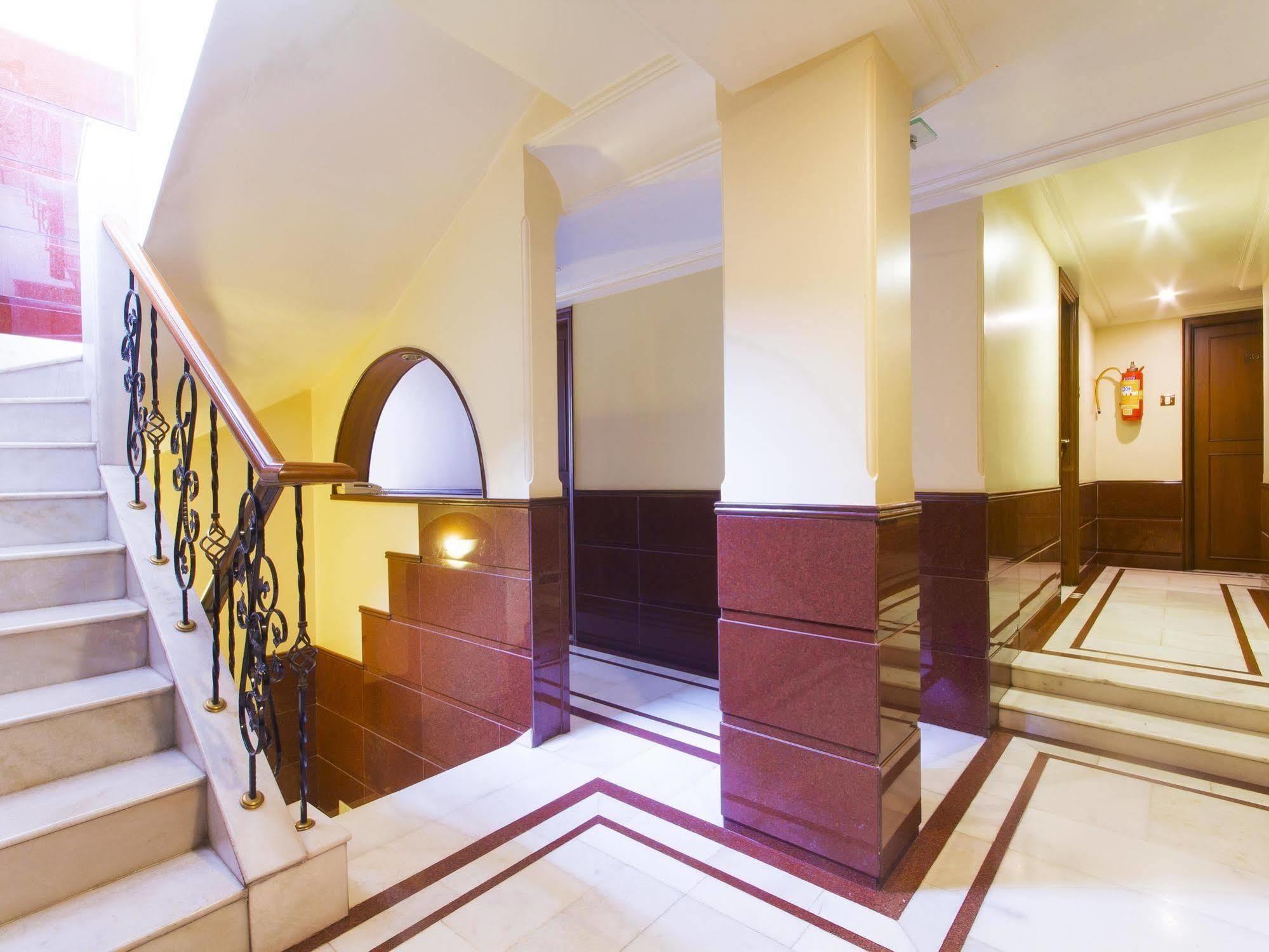 Hotel Ashray International, Sion - Near Bkc Mumbai Exteriör bild