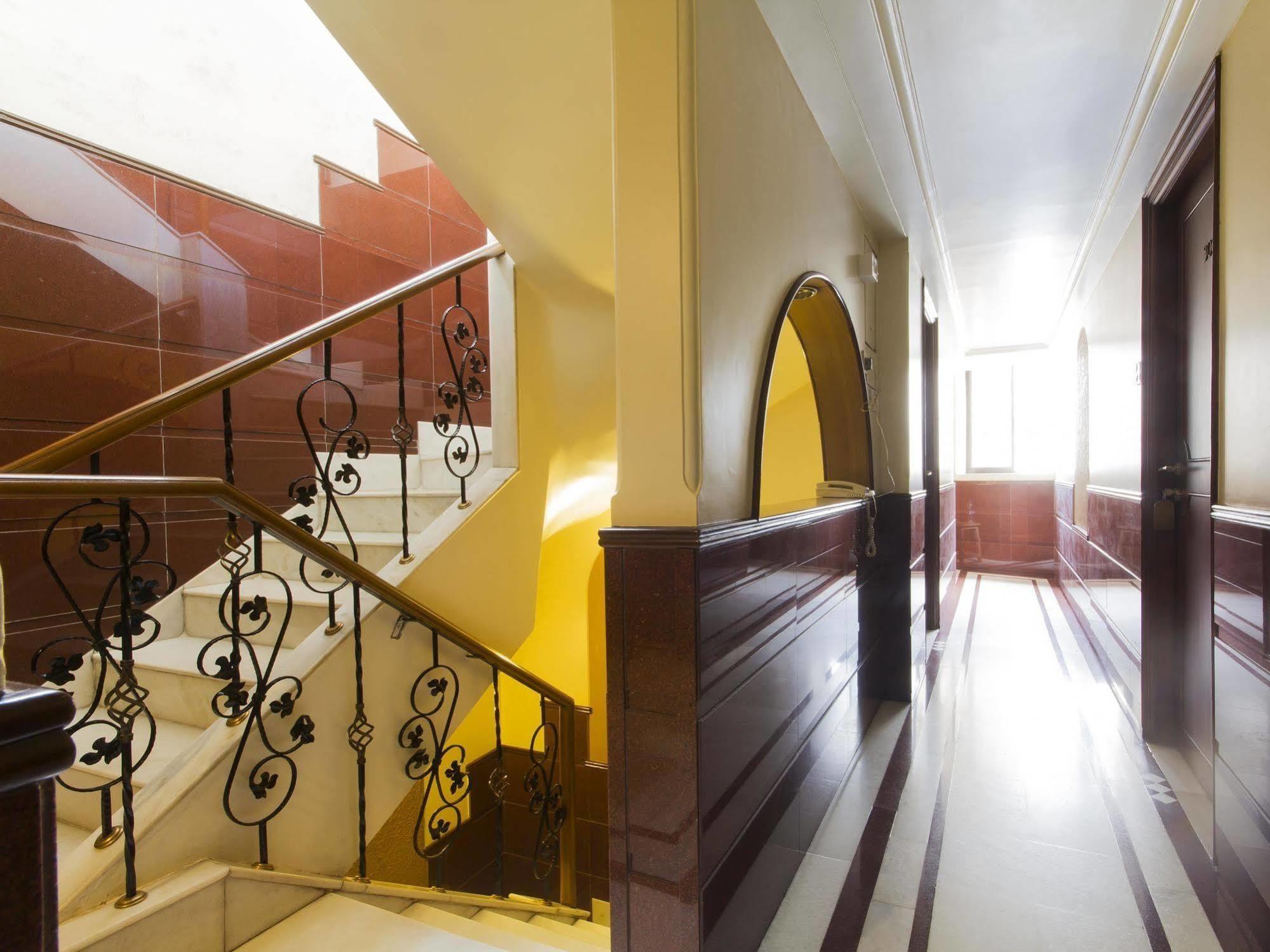 Hotel Ashray International, Sion - Near Bkc Mumbai Exteriör bild