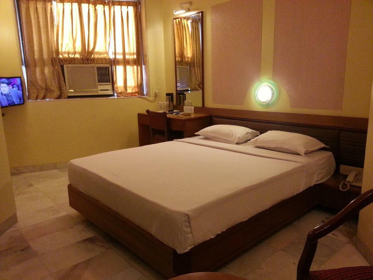 Hotel Ashray International, Sion - Near Bkc Mumbai Exteriör bild