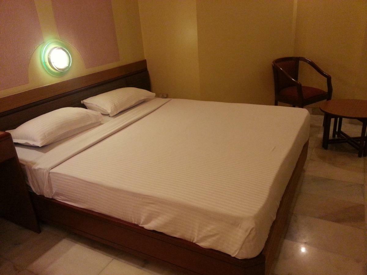 Hotel Ashray International, Sion - Near Bkc Mumbai Exteriör bild