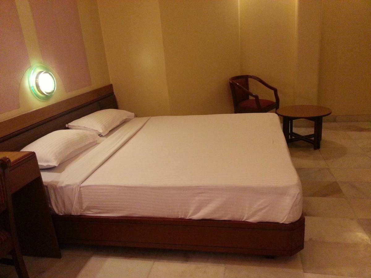 Hotel Ashray International, Sion - Near Bkc Mumbai Rum bild