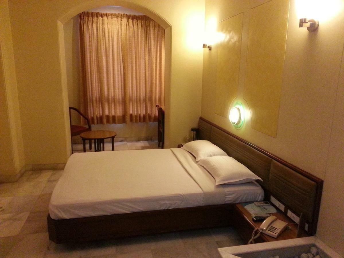 Hotel Ashray International, Sion - Near Bkc Mumbai Exteriör bild