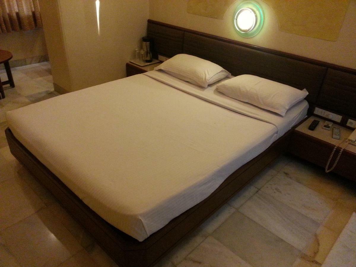 Hotel Ashray International, Sion - Near Bkc Mumbai Exteriör bild